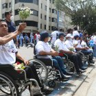 A las víctimas se les entregó plantas con flores para sembrar.