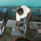 Padres de familia limpiaron los planteles donde estudian sus hijos.