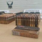 Algunas de las municiones halladas en el vehículo abandonado.