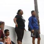 Jhonny Morales (d), es un padre de familia que alienta a su hijo Jhon en el equipo de Esfutmil. También es entrenador.