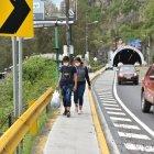 Movilidad. Tanto automotores como peatones utilizan el Túnel Guayasamín para llegar hacia sus destinos.