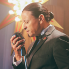 Elvis Crespo en su nuevo video clip Samba y lluvia.