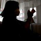 Víctima. Narcisa espera ayudar con su testimonio a otras mujeres que están pasando por situaciones como las que ella pasó durante 20 años.