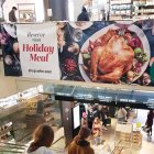 En las reuniones para la cena no puede faltar el pavo. Jorge Fuentelsaz / EFE