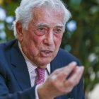 El literato hispano-peruano Mario Vargas Llosa habla durante entrevista con Efe el 27 de septiembre de 2021, en Quito