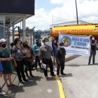 Plantón. Los habitantes de El Beaterio expresaron su preocupación por la existencia de una planta de petróleo que se encuentra cerca de sus casas.