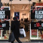 Carteles que anuncian el Black Friday.