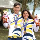 Podio. Xavier Criollo y Paula Vega muestran sus medallas de bronce.