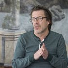 ‘Lecciones de abismo’, es la obra más reciente del escritor y gestor cultural cuencano Cristóbal Zapata.