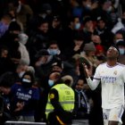 El delantero brasileño del Real Madrid, Vinícius Júnior celebra el segundo gol del equipo madridista durante el encuentro frente al Sevilla.