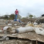 Botadero. En la avenida 64 N-O de la cooperativa Janeth Toral está ubicado el basurero improvisado, donde se puede observar claramente deshechos hospitalarios.