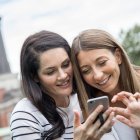 Las aplicaciones de mapas indican el camino que se puede seguir cuando se hace turismo.