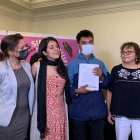 Hijo de una mujer que sufrió una emergencia obstétrica y que fue encarcelada por aborto en El Salvador