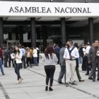 Funcionarios. Un legislador puede contratar hasta cuatro personas para su despacho. Si es autoridad legislativa, el número se incrementa