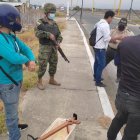 La Policía efectúa controles de seguridad en calles y avneidas de la Zona 8, con el fin  de contrrrestar la delincuencia.