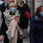 Gente con mascarilla por las calles de Londres, en una imagen de archivo.