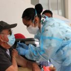 Programa. Los ciudadanos de la tercera edad pueden recibir su tercera dosis en los puntos de vacunación.