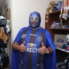 Édgar Calderón, más conocido como el Gigante, alienta a los del Valle siempre con su máscara.