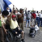 EN LOS EXTERIORES DEL EDIFICIO DE  LO PENAL DEL COMPLEJO DE LA JUDICATURA SE LLEVO A CABO UN PLANTON POR PARTE DE EXPOLICIAS QUE RECLAMAN SUS PENSIONES IMPAGAS/JIMMY NEGRETE/GUAYAQUIL-ECUADOR