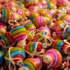 Fotografía que muestra las tradicionales esferas navideñas de vidrio soplado de la fábrica La Campanita, el 2 de diciembre de 2021, en el municipio de Chignahuapan, estado de Puebla. (México).