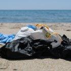 Las mascarillas desechadas suponen un gran riesgo para el medioambiente.