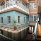 Fotografía cedida por la Bienal de Cuenca que muestra el interior de la Casa Bienal, el 6 de octubre de 2021, en Cuenca (Ecuador).