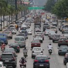 Congestionamiento. Desde temprano, todos los carriles de la Pedro Menéndez Gilbert se llenaron. La fila se extendió por los puentes que unen a Guayaquil con los cantones Samborondón y Durán.
