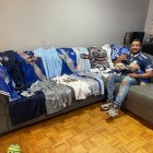Javier Redrován, hincha de Emelec que tiene una amplia colección de camisetas del Bombillo.