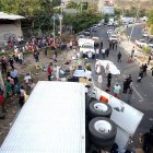 MEX022. CHIAPA DE CORZO (MÉXICO), 09/12/2021.- Rescatistas y autoridades trabajan hoy en la zona del accidente de un camión donde viajaban migrantes, en el municipio Chiapa de Corzo, estado de Chiapas. (México). Un total de 49 migrantes perdieron la vida y otros 58 resultaron heridos por un accidente este jueves de un camión en una carretera del suroriental estado mexicano de Chiapas, según informaron fuentes oficiales. EFE/Carlos López