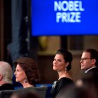 El Rey Carl XVI Gustaf, la Reina Silvia, la princesa Victoria y el príncipe Daniel, durante la ceremonia de entrega de los premios en Suecia.
