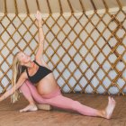 La práctica del yoga es recomendada después del primer trimestre del embarazo.