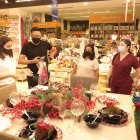 La cena. En el almacén Estuardo Sánchez la diseñadora Adriana Sáenz ofrece a los clientes la decoración de tres mesas a un costo entre los $ 55 y $ 100.