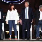 El presidente argentino cumple dos años de mandato con una deuda pendiente con el FMI
De izquierda a derecha, el ex presidente de Brasil, Luiz Inácio Lula da Silva; la ex presidenta de Argentina, Cristina Fernández de Kirchner; el presidente de Argentina, Alberto Fernández, y el ex presidente de Uruguay José Mujica.