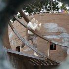 Llegar al escalón 380 de Las Peñas implica arribar al Museo Naval ‘El Fortín del Cerro Santa Ana’. Un sitio histórico y representativo de la ciudad, pero con sus naves despintadas y rotas.