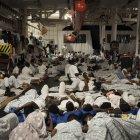 Los migrantes rescatados frente a las costas de Libia que dieron positivo por COVID-19 son aislados a bordo del Geo Barents, un barco de rescate operado por Médicos Sin Fronteras.