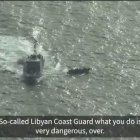 En el video publicado en esta nota se pueden escuchar disparon hacia una embarcación y gritos para que paren.