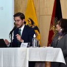 Guillermo Avellán, gerente del BCE, y María Vela, presidenta de la Junta de Política y Regulación Financiera, en la presentación de la nueva metodología de las tasas de interés.