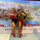 Las deportistas guayasenses exhibiendo las medallas de bronce.