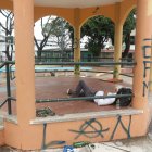 Los tres parques de la ciudadela Brisas del Río han sido tomados por vagabundos. Los vecinos se ven impedidos de visitar estos espacios que lucen descuidados y con basura.