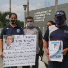 Plantón. En 2020, familias llegaron hasta los exteriores de Criminalística y Medicina Legal para exigir los cuerpos.