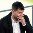 Con lágrimas en los ojos, Sergio "Kun" Agüero anunció su retirada del fútbol profesional