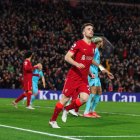 El Liverpool-Newcastle se jugó la tarde de este jueves 16 de diciembre con los graderíos llenos. Hay tres contagiados en los Reds.