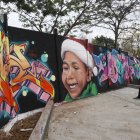 El mural se puede observar en la Avenida del Bombero, en el barrio Los Ceibos.