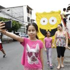 MONIGOTES GIGANTES EN EL SUBRUBIO PORTENO/JIMMY NEGRETE/GUAYAQUIL-ECUADOR