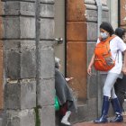 Situación. Un gran número de personas se ha volcado a las calles para pedir ayuda económica.