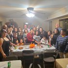 Celebración. Parte de los migrantes en la cena de Acción de Gracias, en EE. UU.