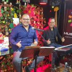 Adolfo transmite el espacio cada jueves por el canal Music TV Ecuador.