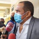 Hasta el lugar, llegó con tres cajas que portaban documentos; según expresó son "nuevos hallazgos" que servirán como insumos para su nueva denuncia.