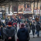 La protección contra el virus, indicó, comienza a aumentar una semana después de la tercera dosis, que ofrece entre un 70 % y un 80 % de defensa contra infecciones sintomáticas, y más de un 90 % contra cuadros graves de la enfermedad.