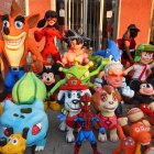 Monigotes que se exhiben en la calle 6 de marzo.